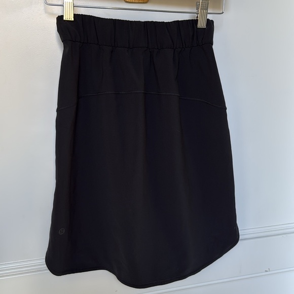 Lululemon On The Fly Skirt 21" Inch Luxtreme In Black Color Womens Size 2 - Picture 6 of 10